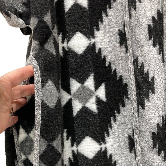 American Eagle Open Cardigan Wrap, Size Medium, Southwestern Aztec‎ Geometric - Picture 4 of 11